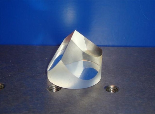 什么是角錐棱鏡？它有哪些光學(xué)作用？